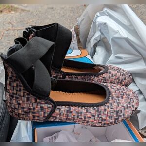 Bernie Mev. Monica K girl's ballet flats (New)